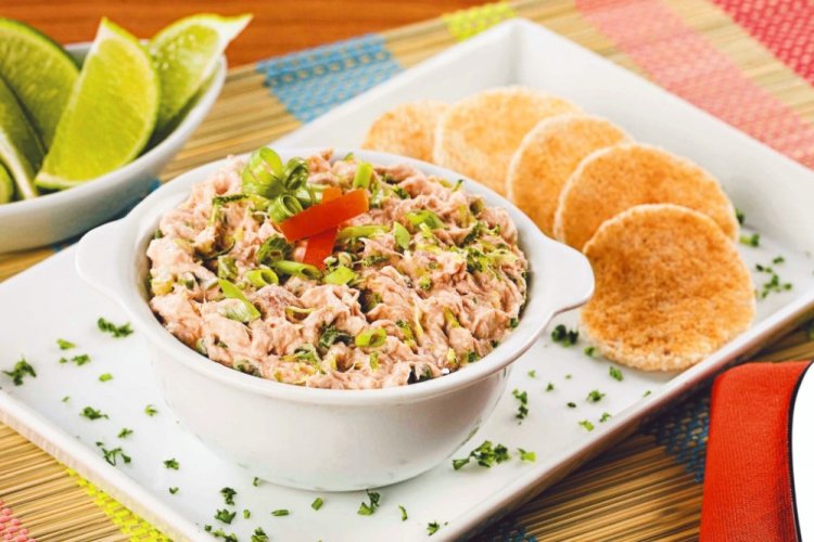 Paté de atún con anchoas y alcaparras