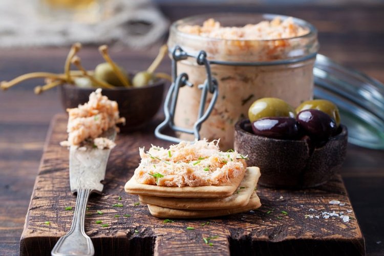 Paté de atún con tomates secos