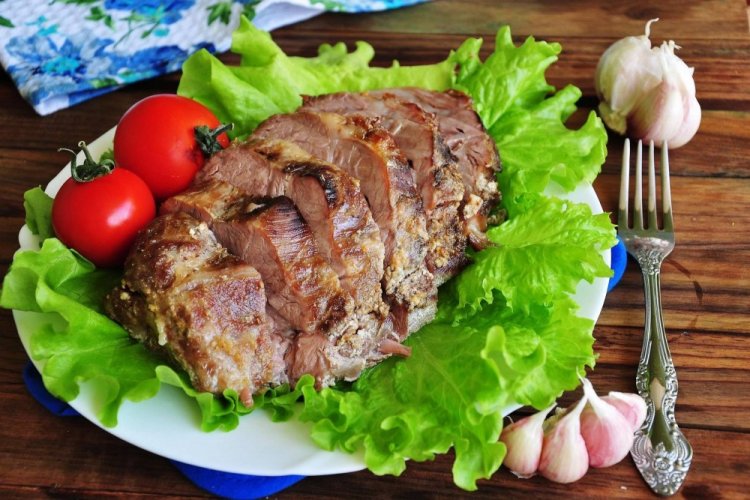 Cuello de cerdo con pimentón ahumado y romero al horno