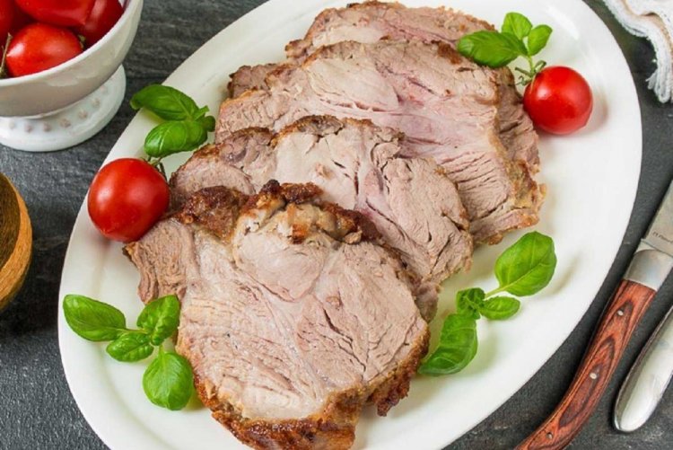 Cuello de cerdo con cebolla al horno