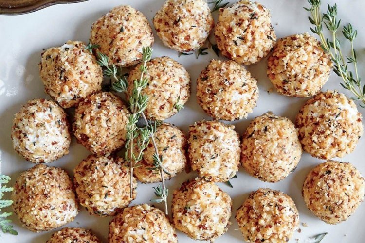 Bolitas de queso con menta y nueces