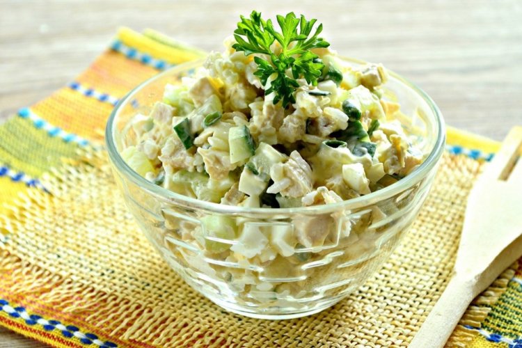 Ensalada de pollo y pepino