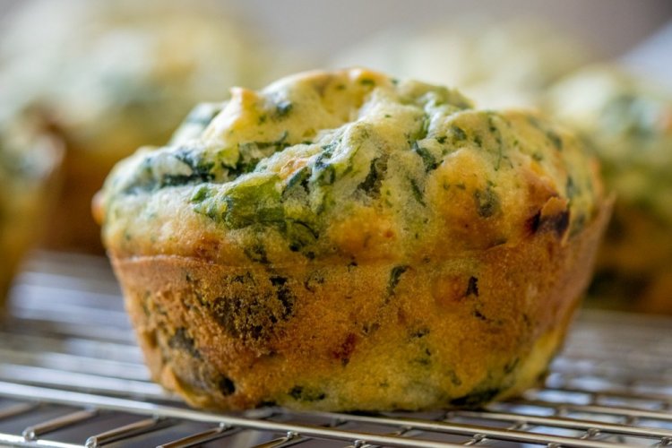 Muffins de pollo con brócoli y requesón