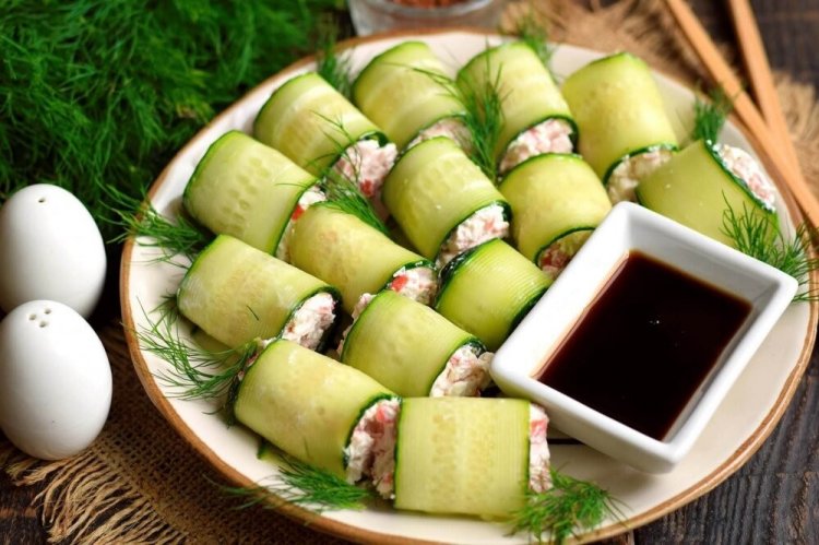 Rollitos de pepino con palitos de cangrejo