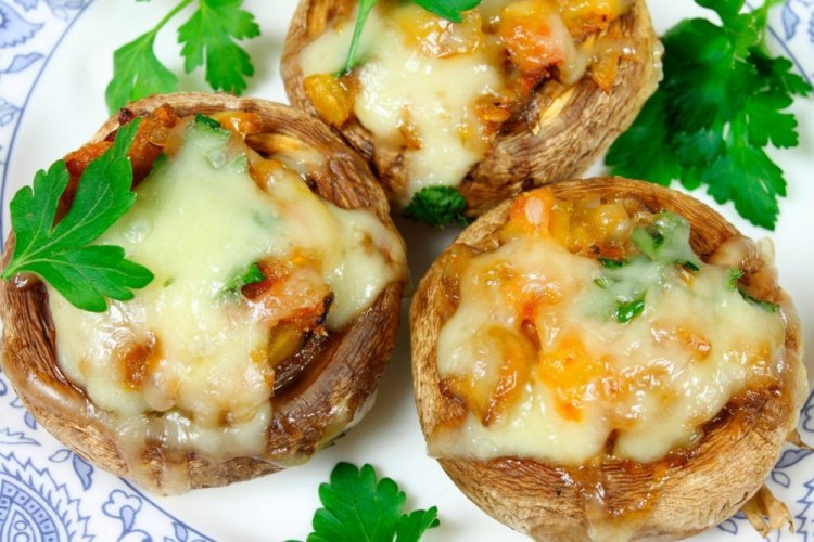 Champiñones rellenos de queso