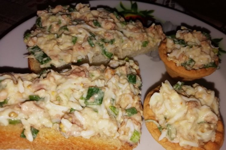 Paté de hígado de bacalao con queso procesado y mayonesa