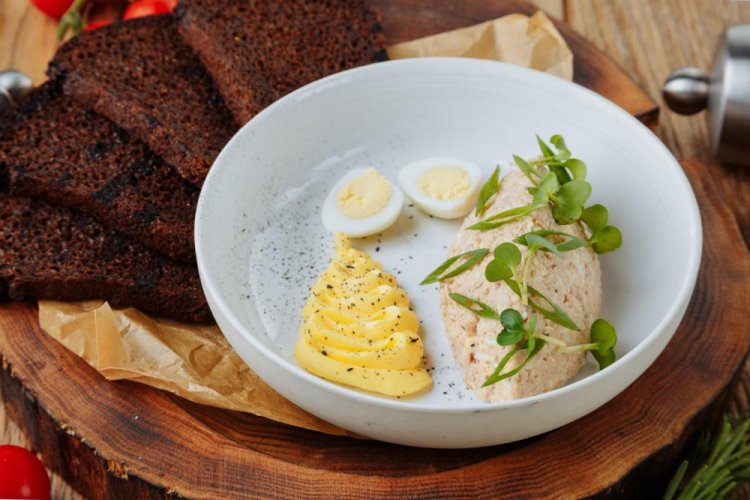 Paté de hígado de bacalao con queso duro