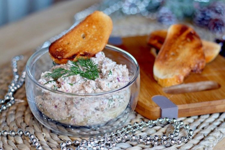 Paté de hígado de bacalao con sofrito de verduras