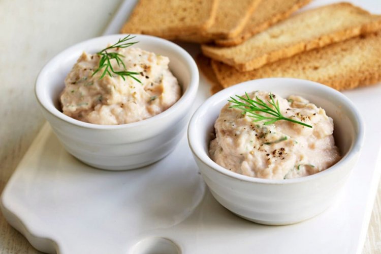 Paté de hígado de bacalao con crema agria