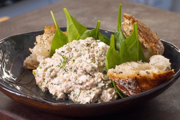 Paté de hígado de bacalao con requesón y mostaza