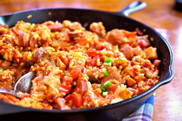 Jambalaya con salchichas ahumadas
