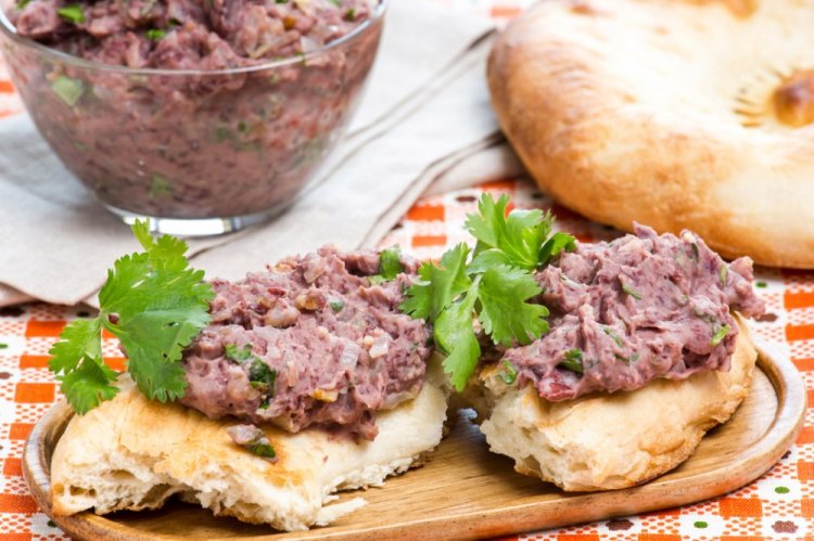 Paté de frijoles con cebolla y zanahoria