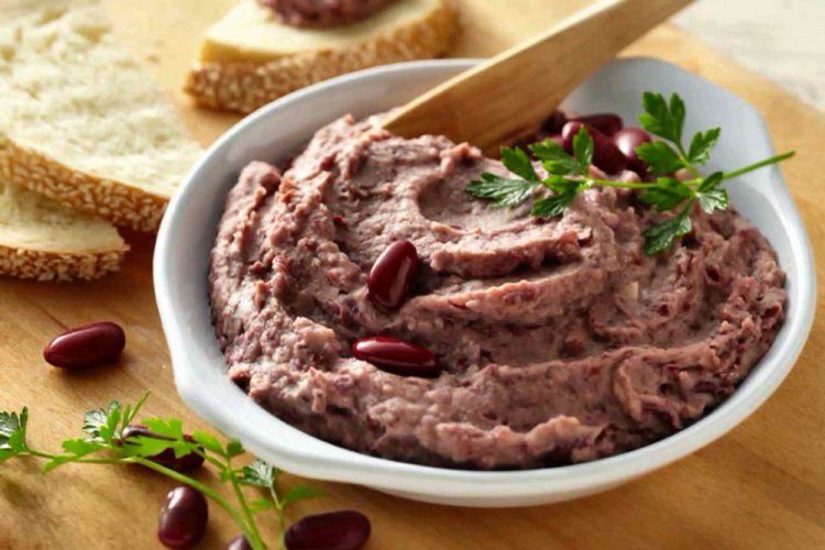 Paté de frijoles con nueces y cilantro