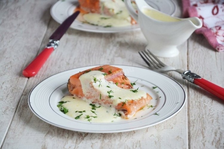 Salmón en salsa cremosa con mostaza