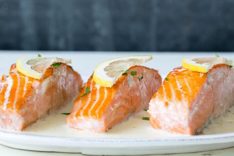 Salmón en salsa cremosa con vino blanco