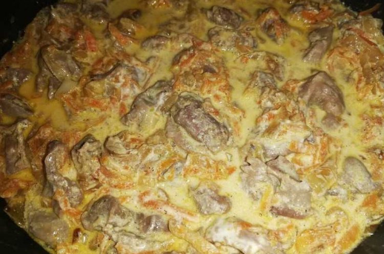 Mollejas de pollo en crema agria con mostaza