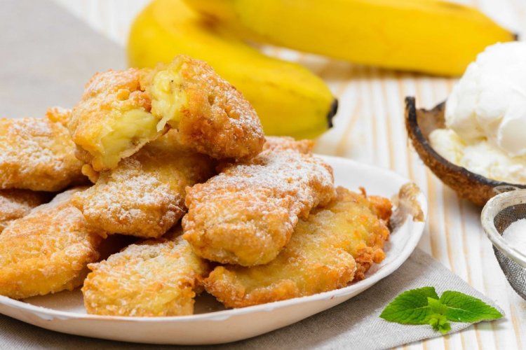 Fried Bananas in Rice-Coconut Batter