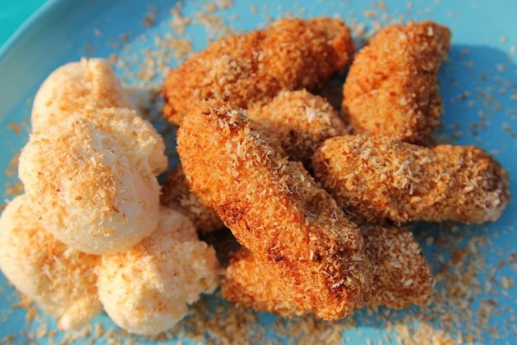 Fried Bananas in Coconut Breading