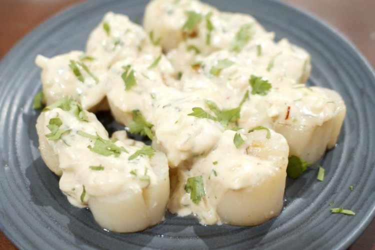 Vieiras en salsa cremosa con ajo