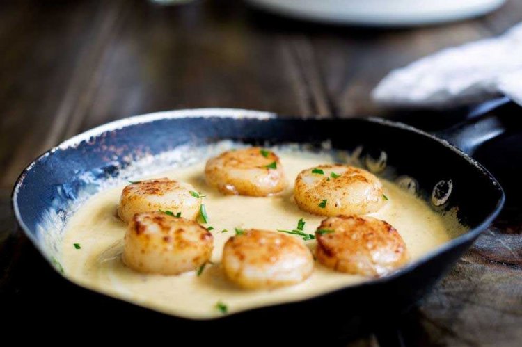 Vieiras en salsa cremosa con mostaza