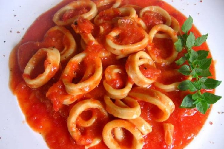 Calamares fritos en tomate