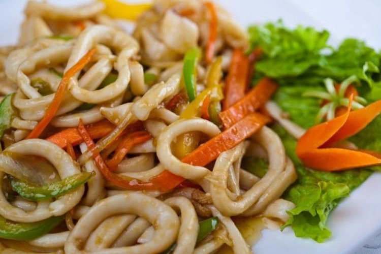 Calamares fritos con verduras