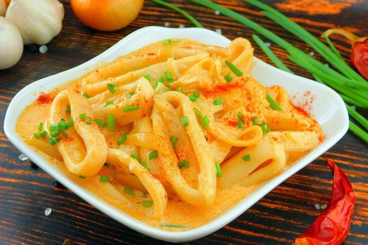 Calamares fritos con salsa
