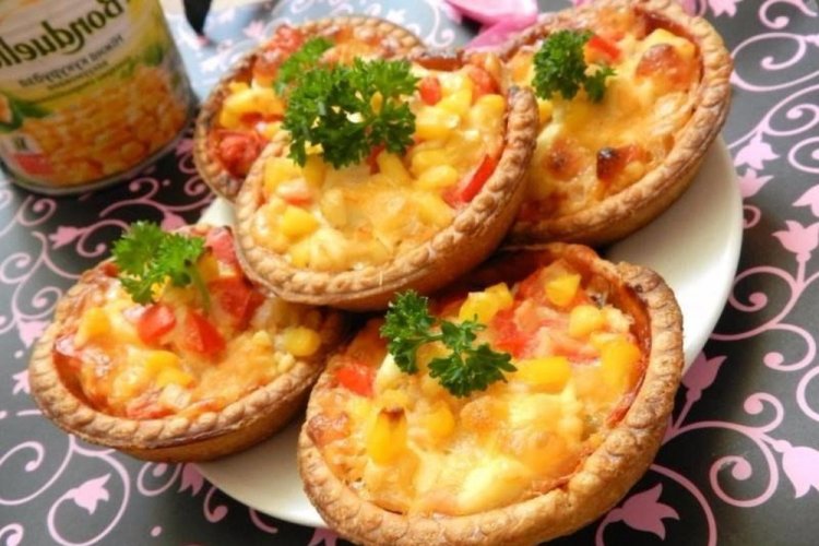 Baked Tartlets with Chicken and Corn