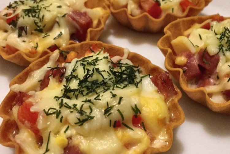 Baked Tartlets with Ham and Cheese