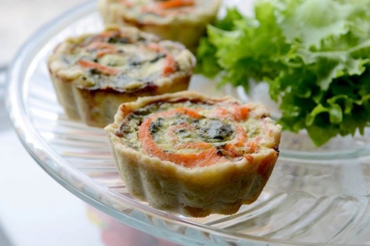 Baked Tartlets with Spinach and Salmon