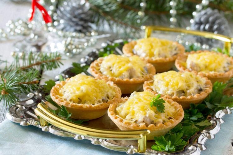 Baked Tartlets with Chicken and Pineapples