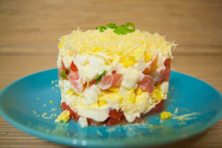 Layered Red Fish and Tomato Salad