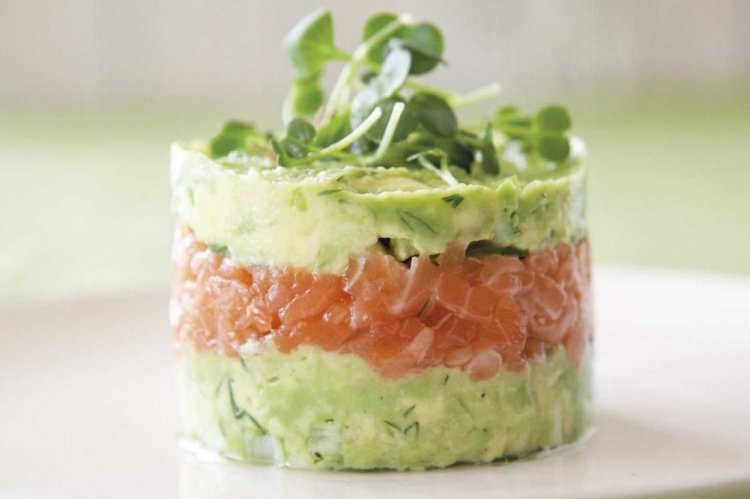 Red Fish and Avocado Paste Salad