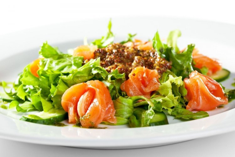 Avocado, Red Fish, and Mozzarella Salad