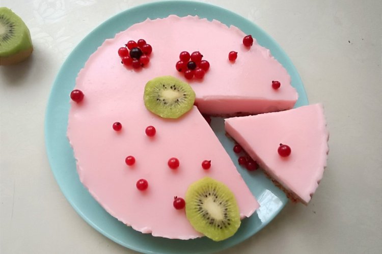 Frozen Yogurt Cake with Fruits