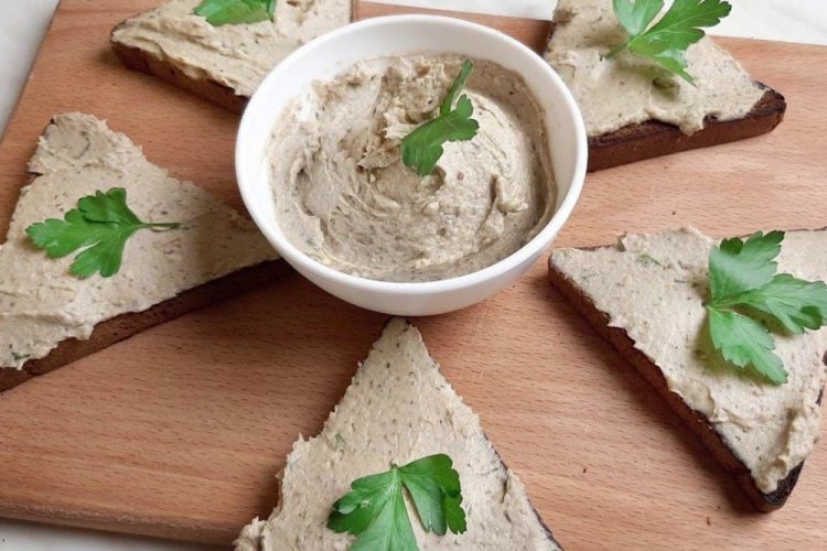 Paté de espadines y queso procesado