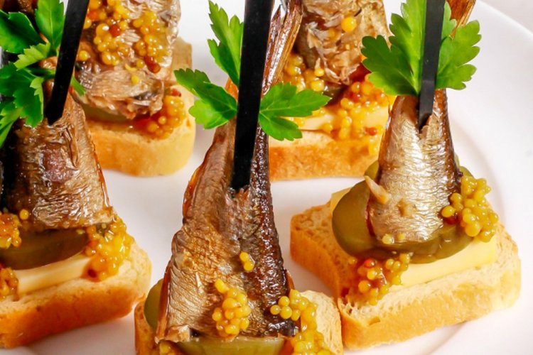 Canapés con espadines