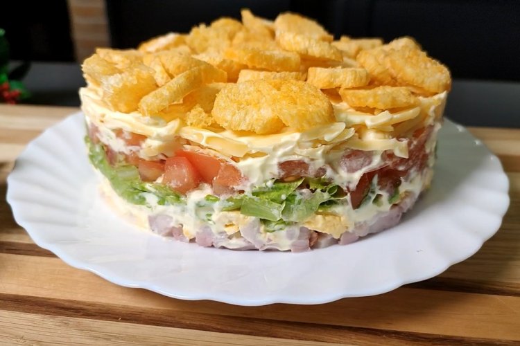 Layered Salad with Smoked Chicken and Croutons