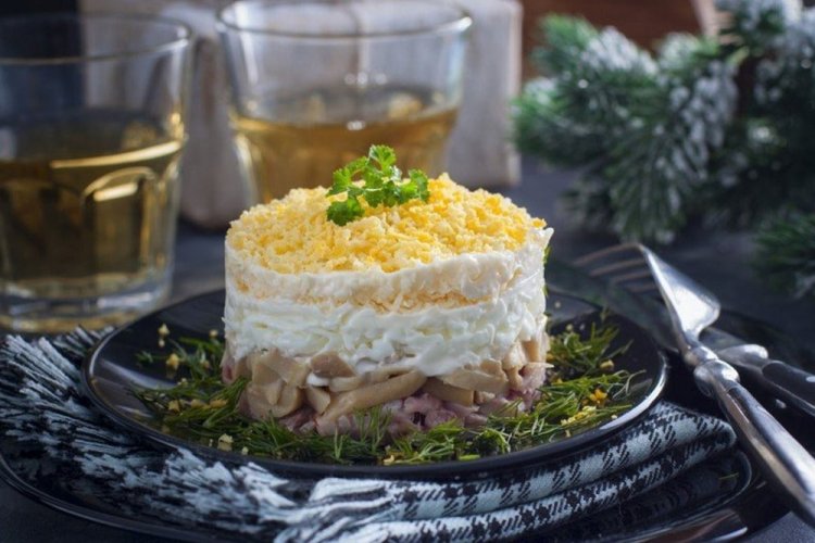 Layered Salad with Smoked Chicken and Marinated Mushrooms