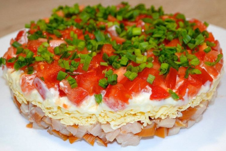 Layered Salad with Smoked Chicken and Tomatoes