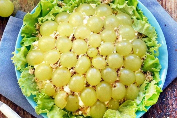 Layered Salad with Smoked Chicken and Grapes