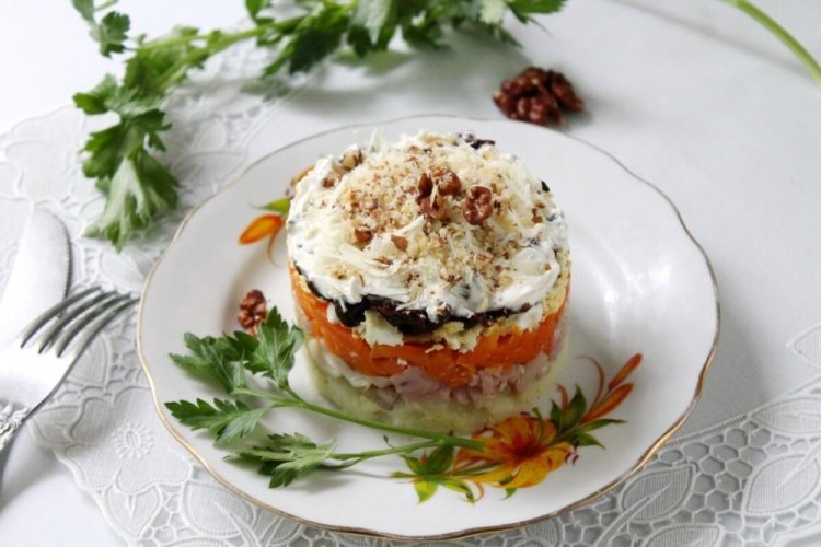 Layered Salad with Smoked Chicken and Prunes