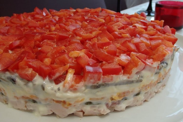 Layered Salad with Pork, Pineapple, and Bell Pepper