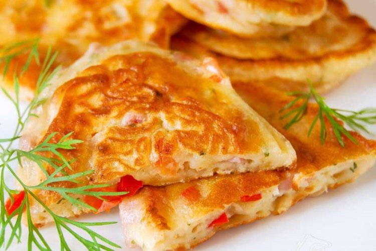 Tortitas con tocino y queso