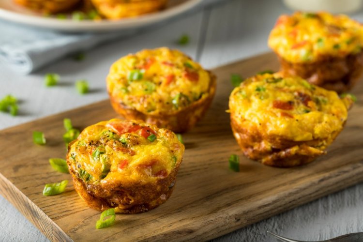 Muffins con tocino y queso