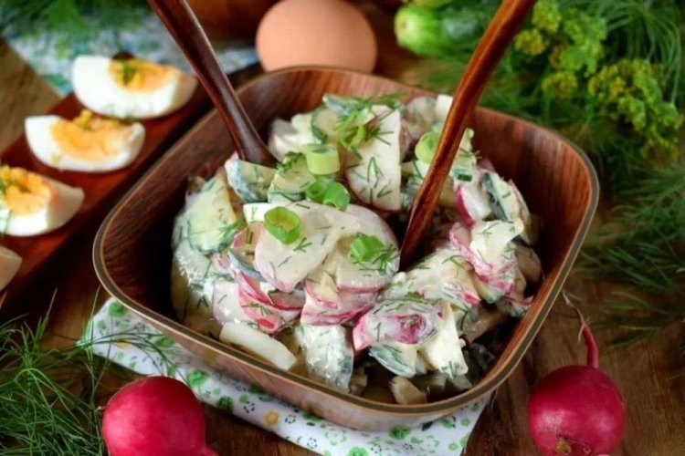 Ensalada de rábano con crema agria