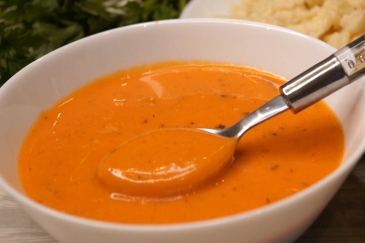 Tomato and Sour Cream Gravy for Cutlets