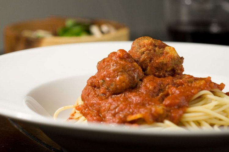 Tomato Gravy with Onions for Cutlets