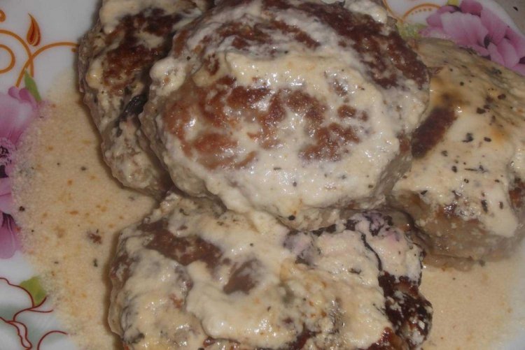 Custard Gravy with Egg Yolks for Cutlets