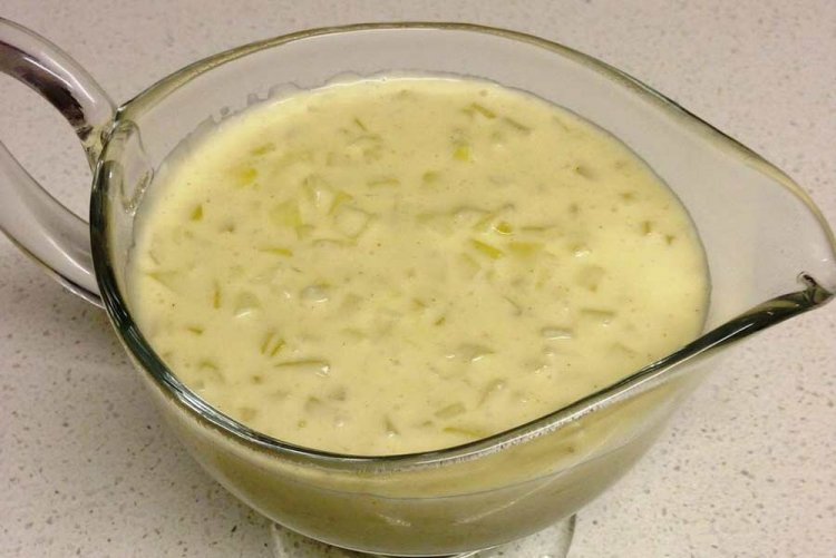 Onion Gravy with Paprika for Cutlets